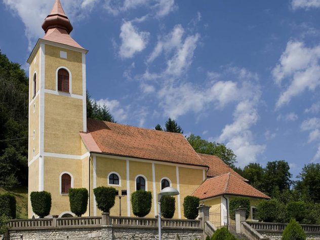 Župna Crkva Sv. Bartola Apostola U Kamenici