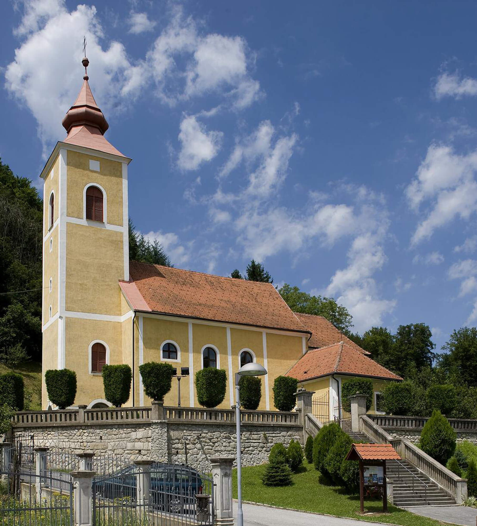 Župna crkva Sv. Bartola Apostola u Kamenici