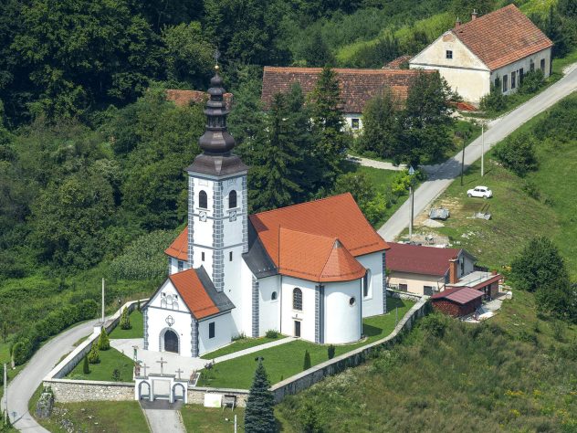 Župna Crkva Pohođenja Blažene Djevice Marije U Višnjici