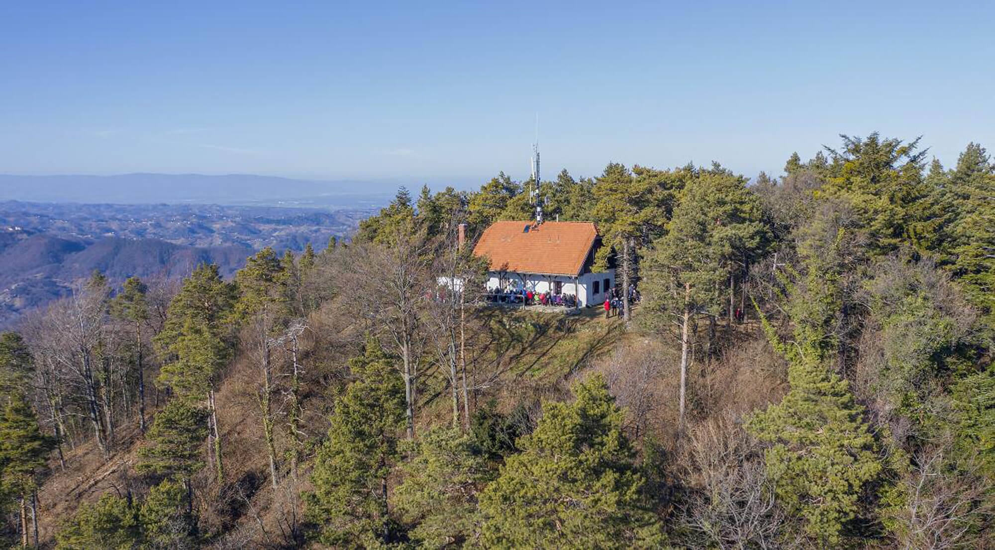 Planinarski domovi na Ravnoj gori