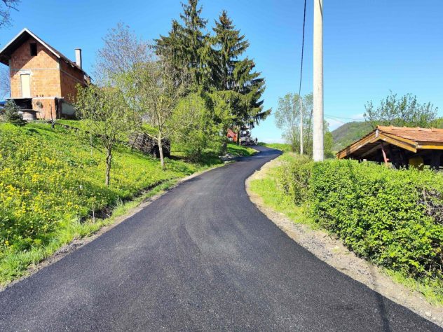 Asfaltiranje Nerazvrstanih Cesta U Završnoj Fazi