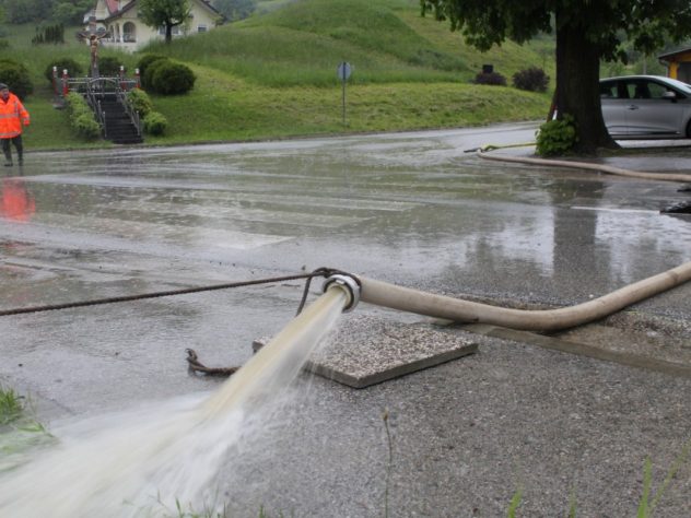 Obilna Kiša Stvara Probleme, Na Terenu Vatrogasne I Komunalne Službe