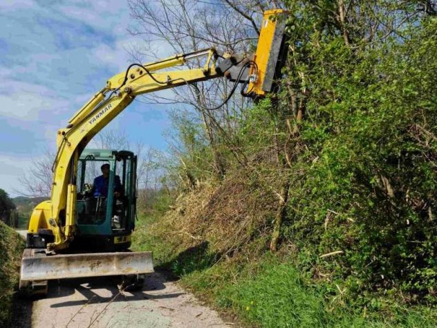 Redovito Održavanje I Malčiranje Uz Nerazvrstane Ceste