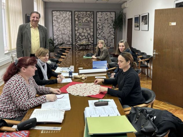 Okupljanje čipkarica Za Vrijeme Rada Povjerenstva Za Ocjenu Izvornosti Lepoglavske čipke
