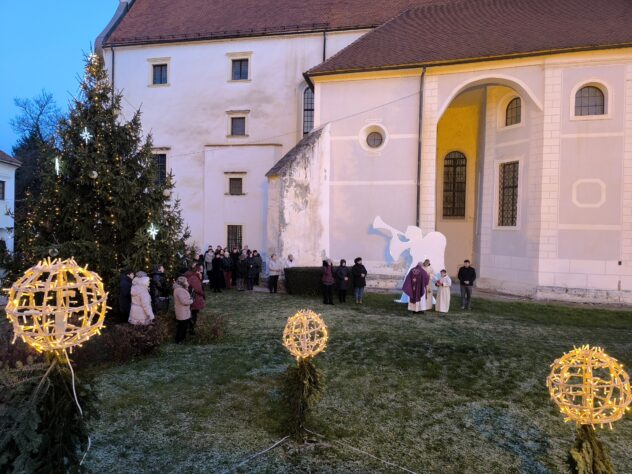 Paljenjem Prve Adventske Svijeće Svečano Je Započeo Program Obilježavanja Dana Grada I Dana župe Lepoglava